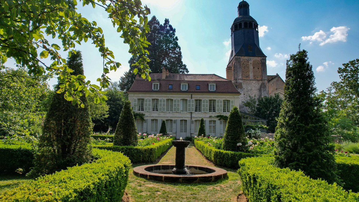Collège Royal et Militaire de Thiron-Gardais tweet media