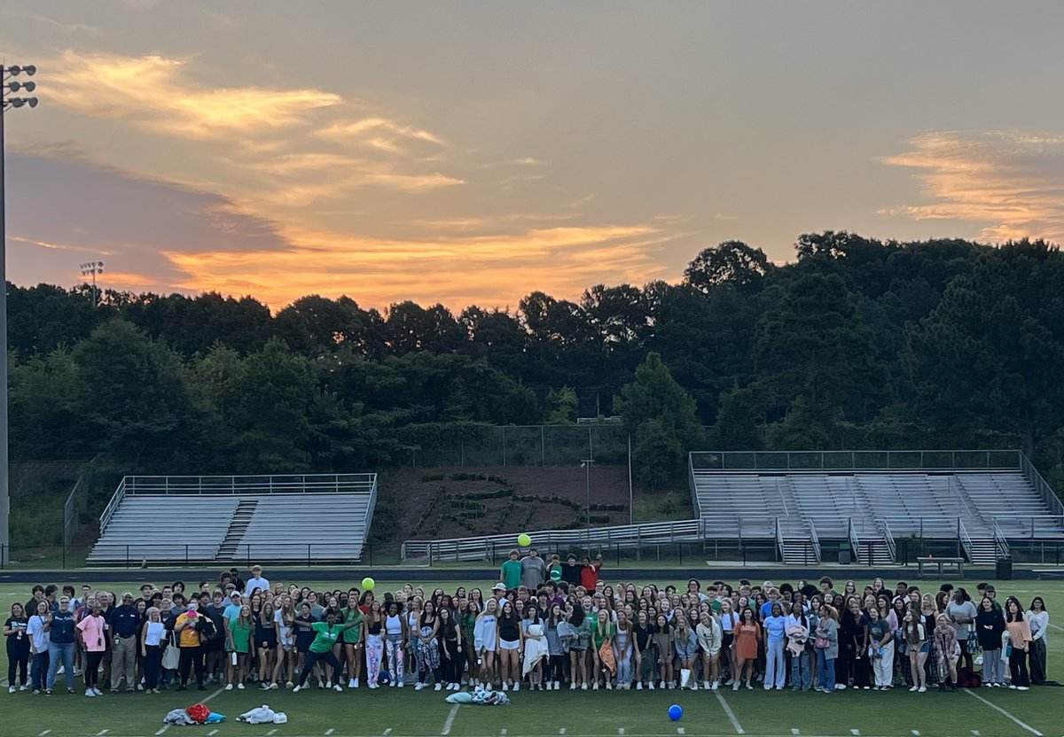 MsPrice1's tweet photo. We are so excited to start senior year! Class 2️⃣0️⃣2️⃣4️⃣, senior sunrise in the books! @leesvilleroadhs https://t.co/T3NnpiYMyF