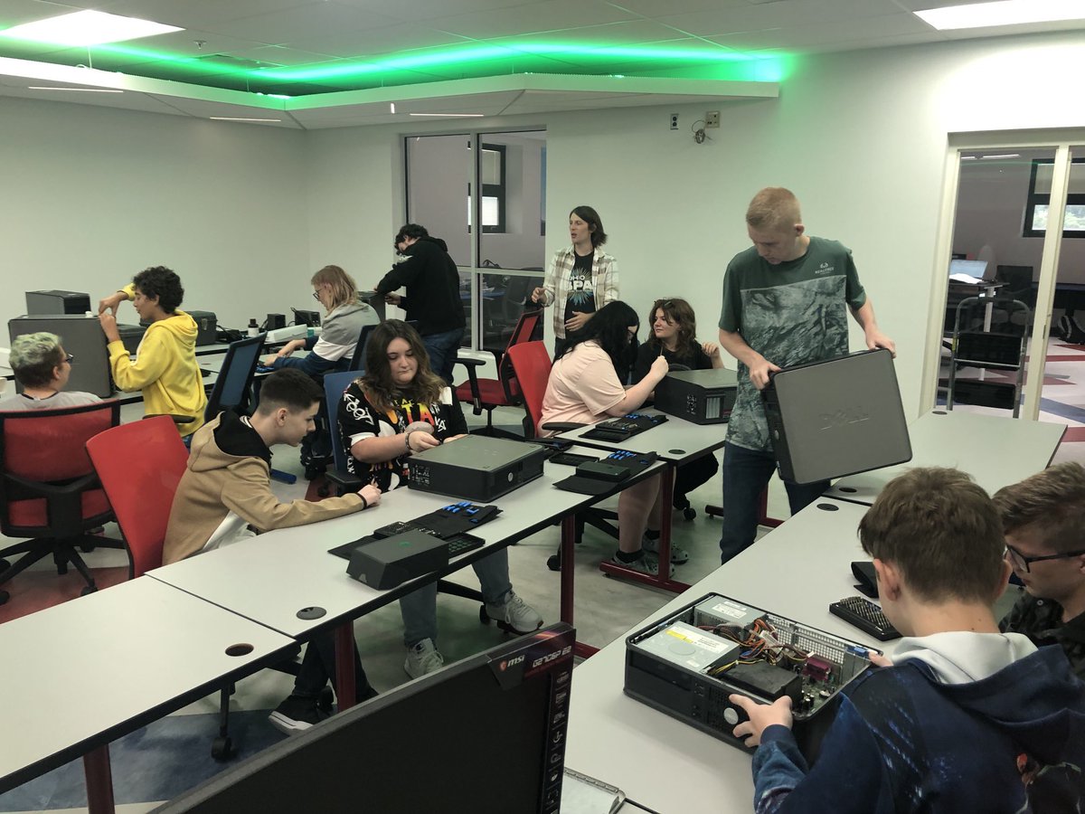 Level 1 students in Cyber Security are starting to get into some of their activities. Today they are dismantling old systems to view the interior workings. #MECTC #CyberSecurity