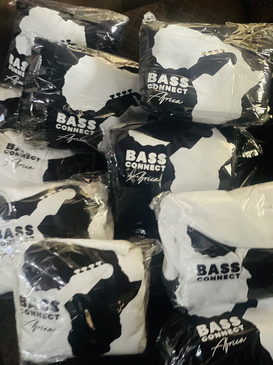bassconnect_af's tweet photo. First consignment in and ready to be delivered😅😅✅✅✅. Available in white, black and Navy Blue. No matter where you are in the world we got you covered. Send your orders to +233500289291.  @kerenampofo @joelampofo @bhekamthethwa #BassConnect_AfricaHoodies✅ https://t.co/xtqwKenaGV