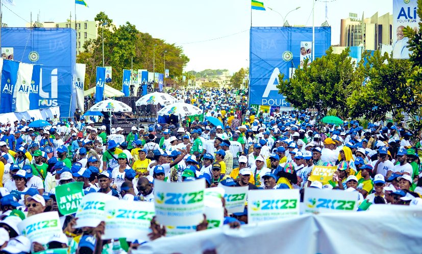 OkawheRavell's tweet photo. Que dire de plus les images parlent d’elles-mêmes le @pdg2R a montré qu'il demeure le parti de masse. Demain ce sera une victoire cash par K.Ô pour notre Champion le @PresidentABO et tous les candidats investis par notre parti.
#Gabon 
#MaVoixCompte 
#AliPourTous 
#JeVote2022 https://t.co/Mh3mzrrM01