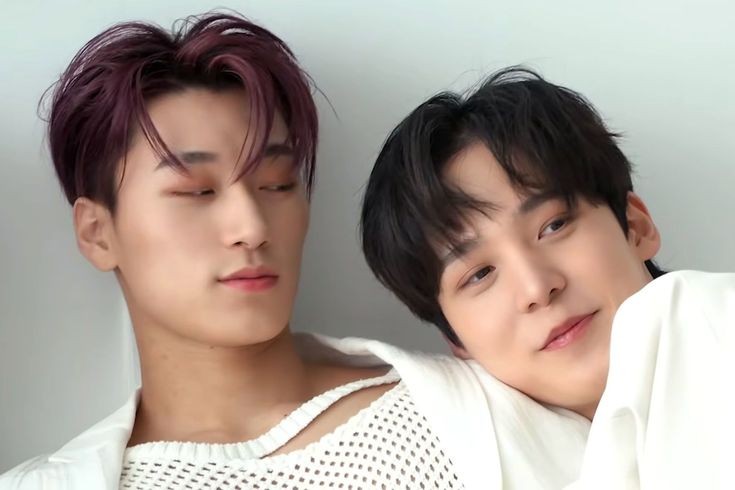 dimplsan's tweet image. golden retriever &amp;amp; black cat energy&amp;gt;&amp;gt;&amp;gt;&amp;gt;