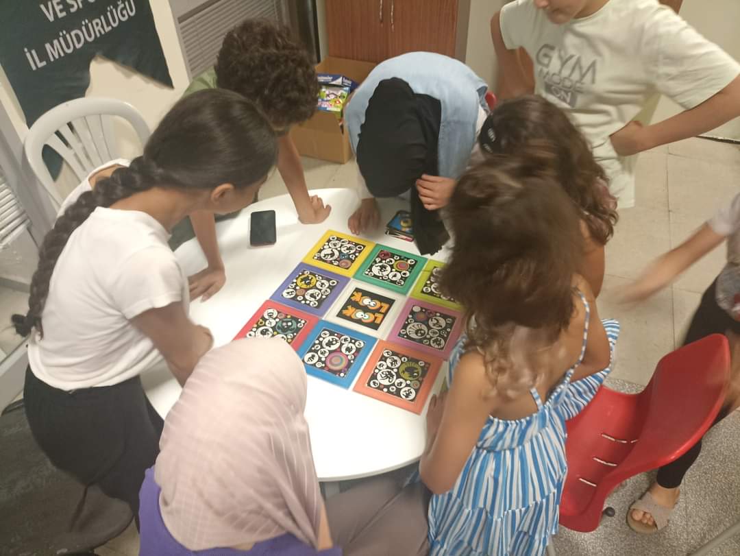 GSBYenisehirGM's tweet photo. 📍 Mersin Gençlik Merkezi
#LookLook oyunu ile eğlenceye devam 😊 https://t.co/t9KQ2ivjts