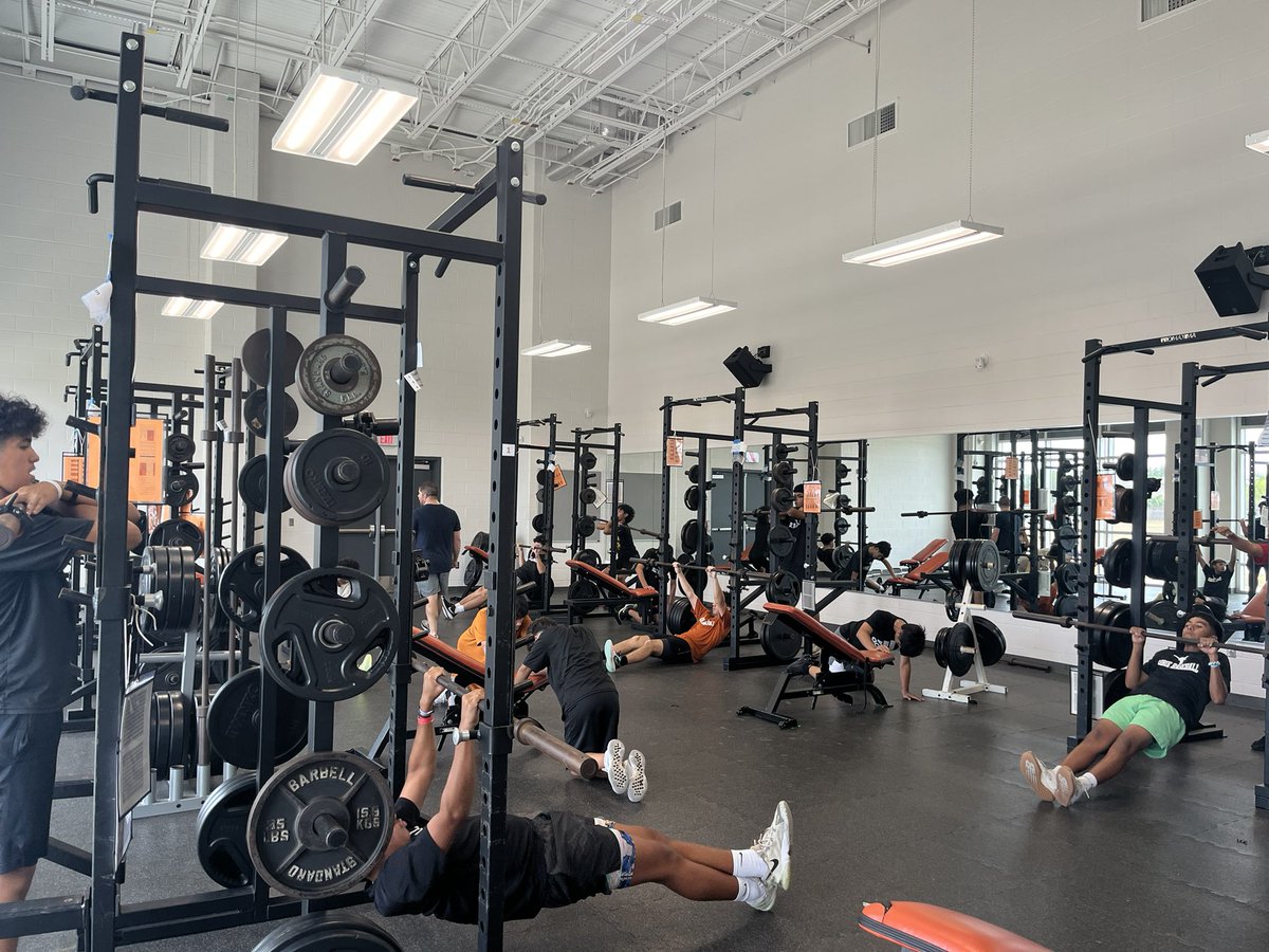 KSchulba's tweet photo. Thank you @DST_Ryan for coming and helping @DobieBaseball 9th graders get off to a great start. From talking nutrition, to proper warm up, to form on lifts. Horns baseball gained some valuable knowledge they can use moving forward. https://t.co/NtNQXvB8ym