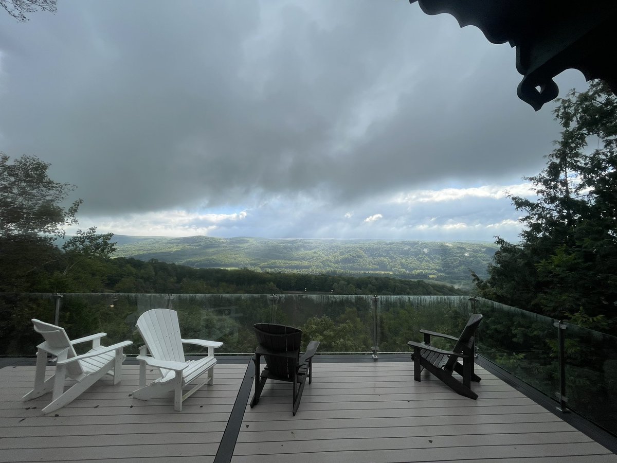 UberRedtoe's tweet image. Office view this morning