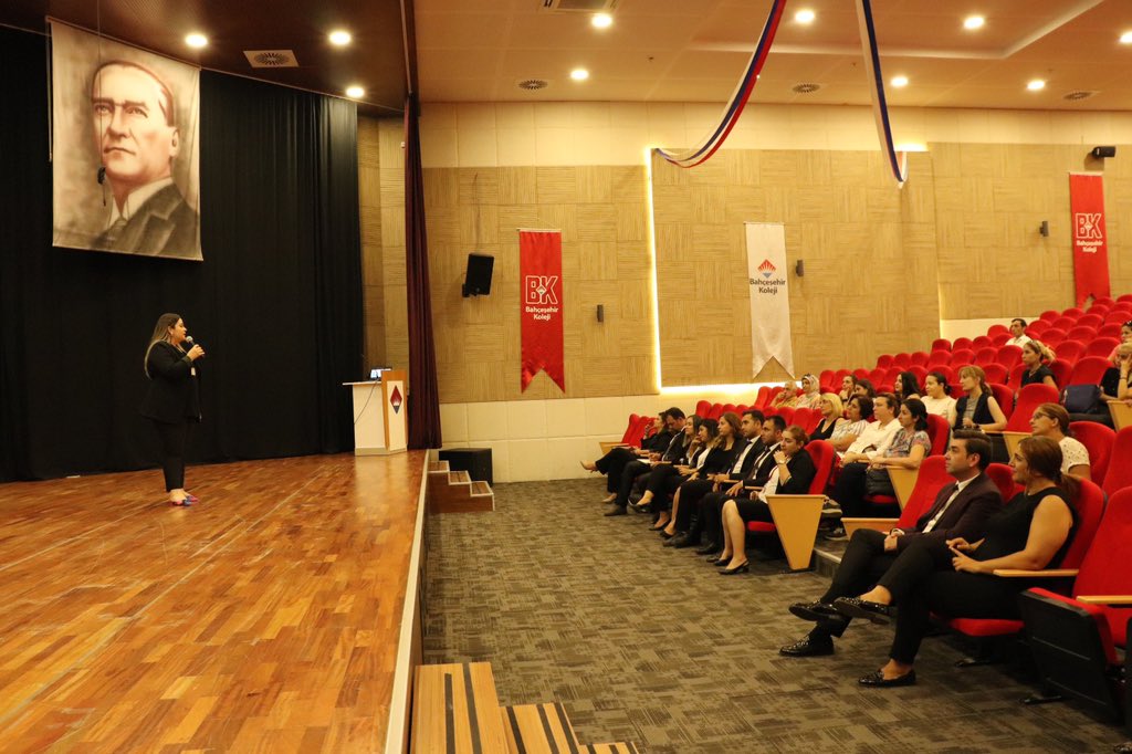 2023-2024 eğitim öğretim yılı 8. sınıf velilerimize yönelik LGS süreciyle ilgili bilgilendirme toplantımızı gerçekleştirdik.
Katılımlarından dolayı velilerimize çok teşekkür ederiz. 

#bahçeşehirkoleji💙❤️