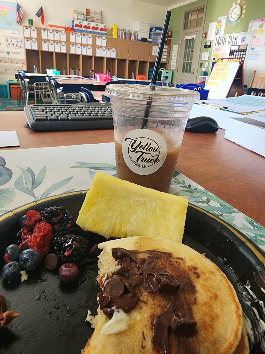 MsP_Teaches1's tweet photo. Thankful for @YellowTruckCo and @portcitychurch for taking care of us on this busy Friday! @FHGES https://t.co/LYdLbHpT5R