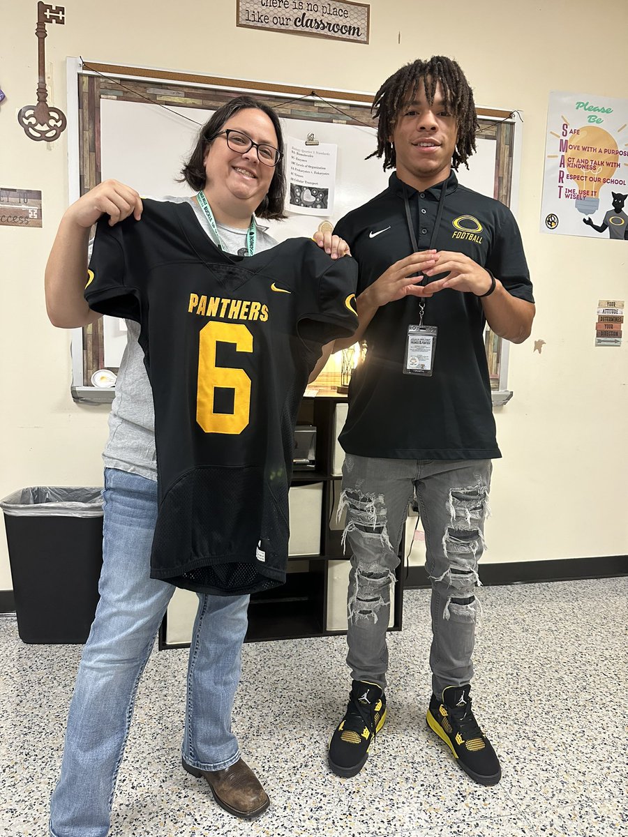 What an honor to wear a students jersey for game day! Thank you <a href="/KC_Vidito/">Kensington "K.C." Vidito</a>! 🏈🐾🖤💛 Thanks <a href="/Coach_BCarp/">T. Brandon Carpenter</a> for bringing back this tradition!