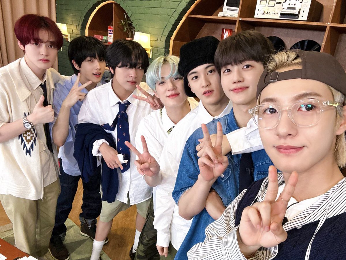 NJMENCT's tweet image. Greenish dreamies in the seventh years with czennies. Embracing profound gratitude with a smiling heart. Just like Ed Sheeran has said, “We keep this love in a photograph.” So that the memories are preserved eternally pure.