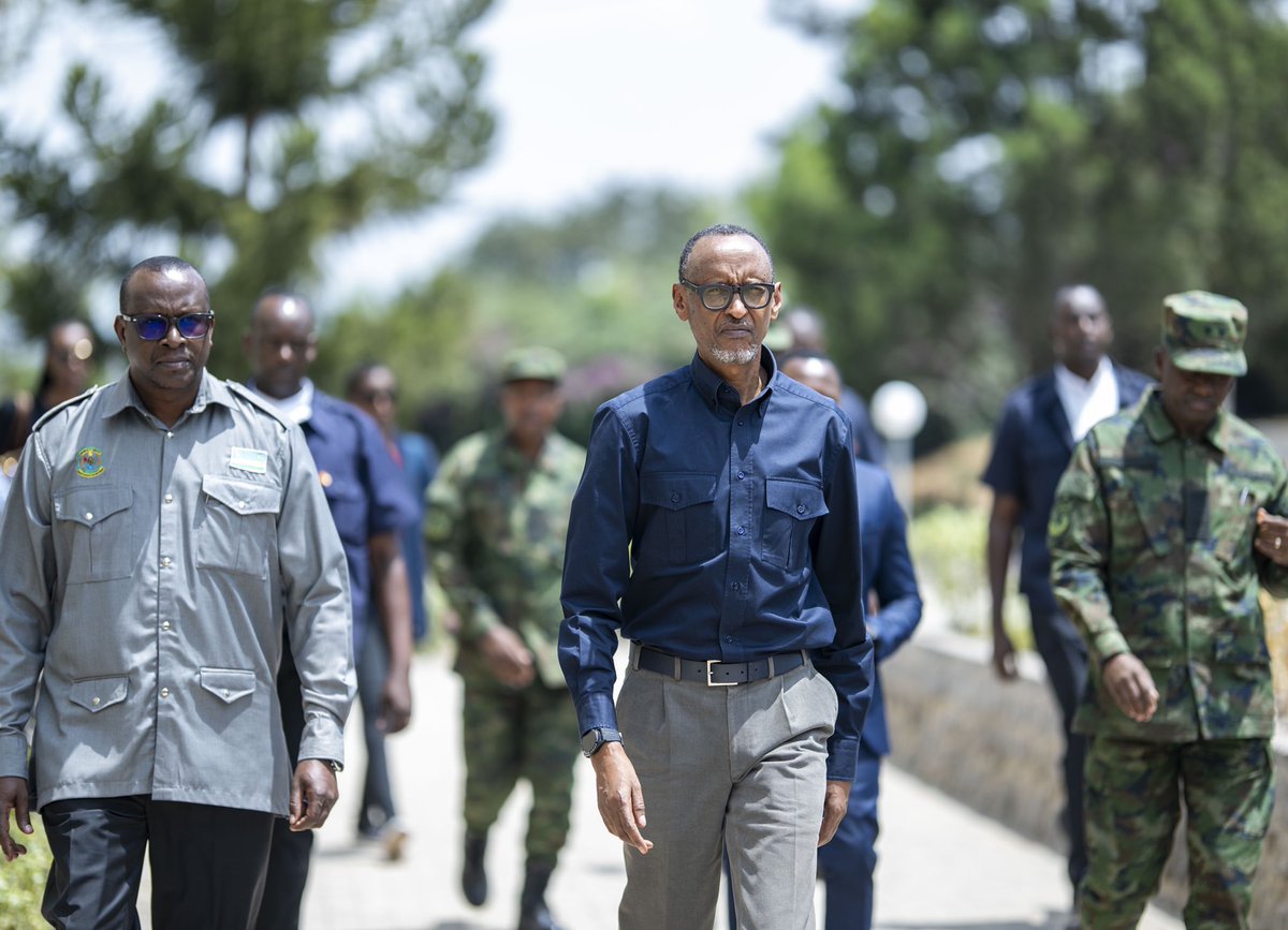UrugwiroVillage's tweet photo. Today, President Kagame officiated the conclusion of 13th Itorero Indangamirwa attended by 412 youth from the diaspora, graduates from secondary schools in Rwanda, as well as youth leaders, entrepreneurs, and the best performers from the latest Urugerero, who underwent civic training and basic military training for close to two months. Indangamirwa 13 aims to promote the culture of patriotism, unity, integrity, and hard work among Rwandan youth.