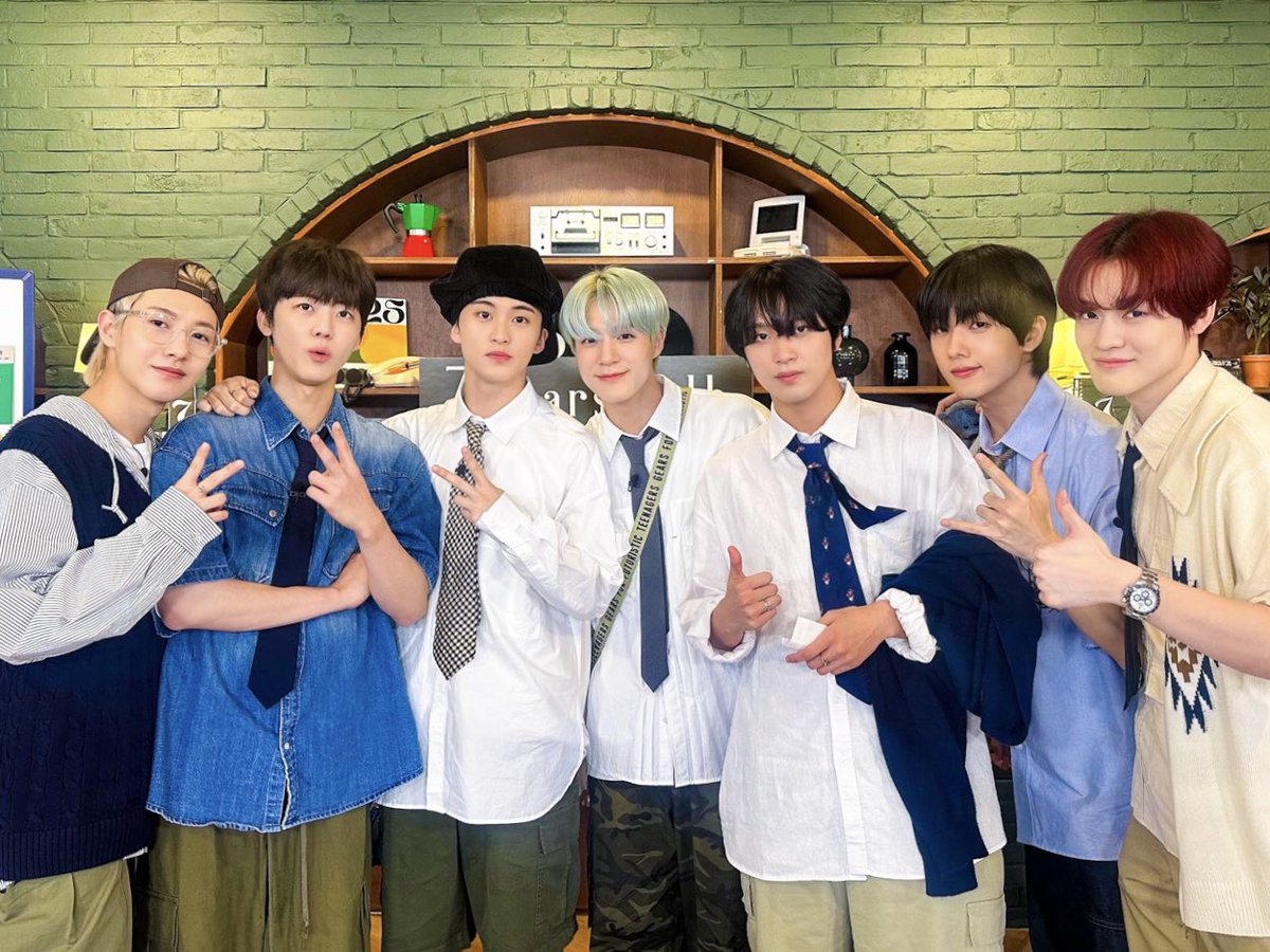 NJMENCT's tweet image. Greenish dreamies in the seventh years with czennies. Embracing profound gratitude with a smiling heart. Just like Ed Sheeran has said, “We keep this love in a photograph.” So that the memories are preserved eternally pure.