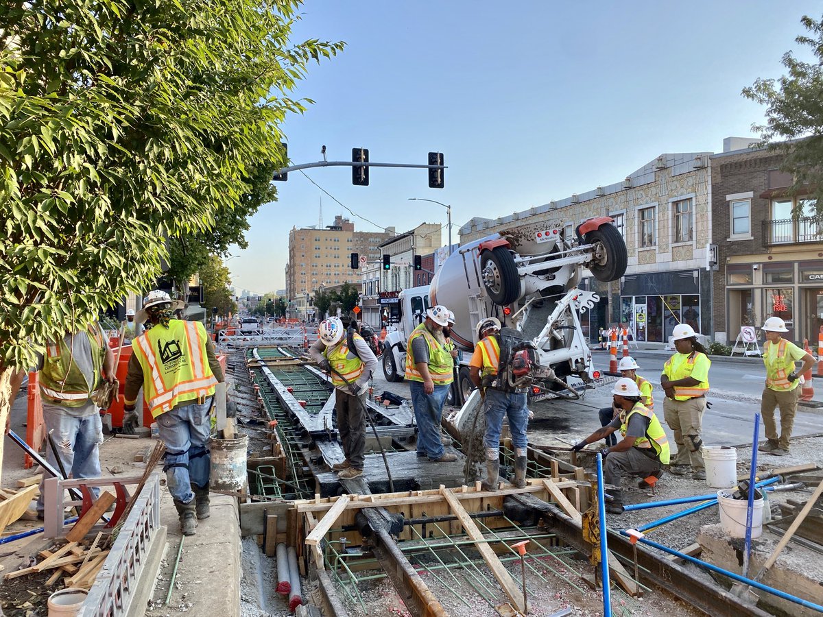 Early morning shift to watch a concrete pour at Westport Rd. &amp; Main St. for the #kcstreetcar Main St. Extension project! Happy Friday!🚊👷🏻‍♀️☀️