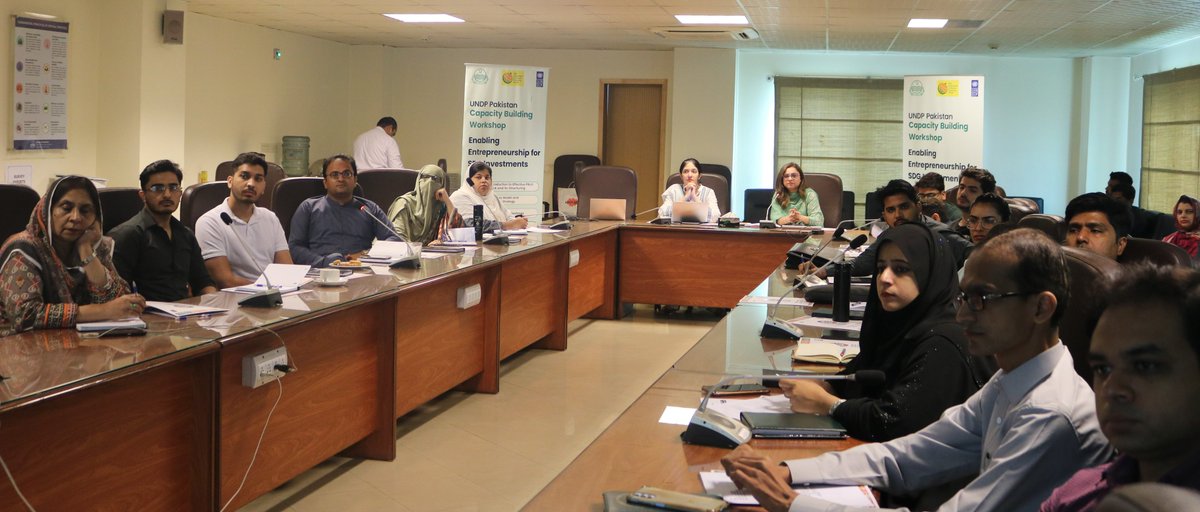 PunjabSDGsUnit's tweet image. Aligned with the vision of @GovtofPunjabPK, the @PunjabSDGsUnit, with support from @UNDP_Pakistan's SDG Investments &amp;amp; Climate Financing Facility, held a capacity building workshop aimed to foster #innovation and enable #entrepreneurship for #SDG investments in Punjab. 1/3