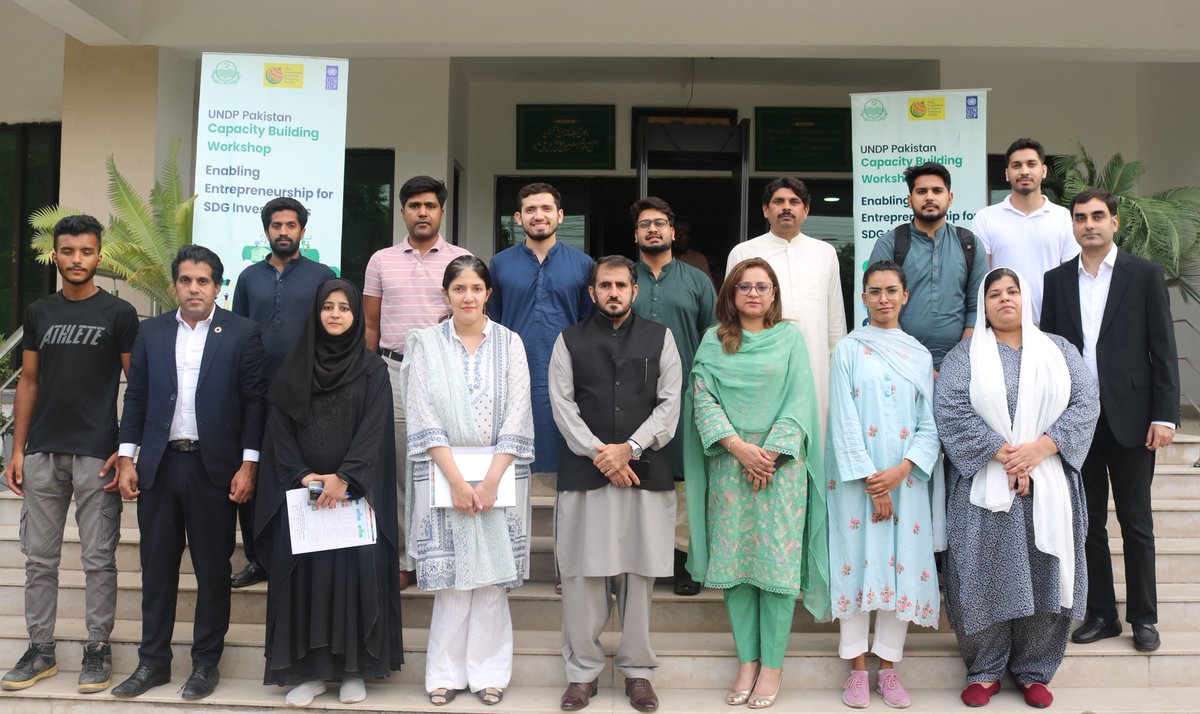 PunjabSDGsUnit's tweet image. Aligned with the vision of @GovtofPunjabPK, the @PunjabSDGsUnit, with support from @UNDP_Pakistan's SDG Investments &amp;amp; Climate Financing Facility, held a capacity building workshop aimed to foster #innovation and enable #entrepreneurship for #SDG investments in Punjab. 1/3
