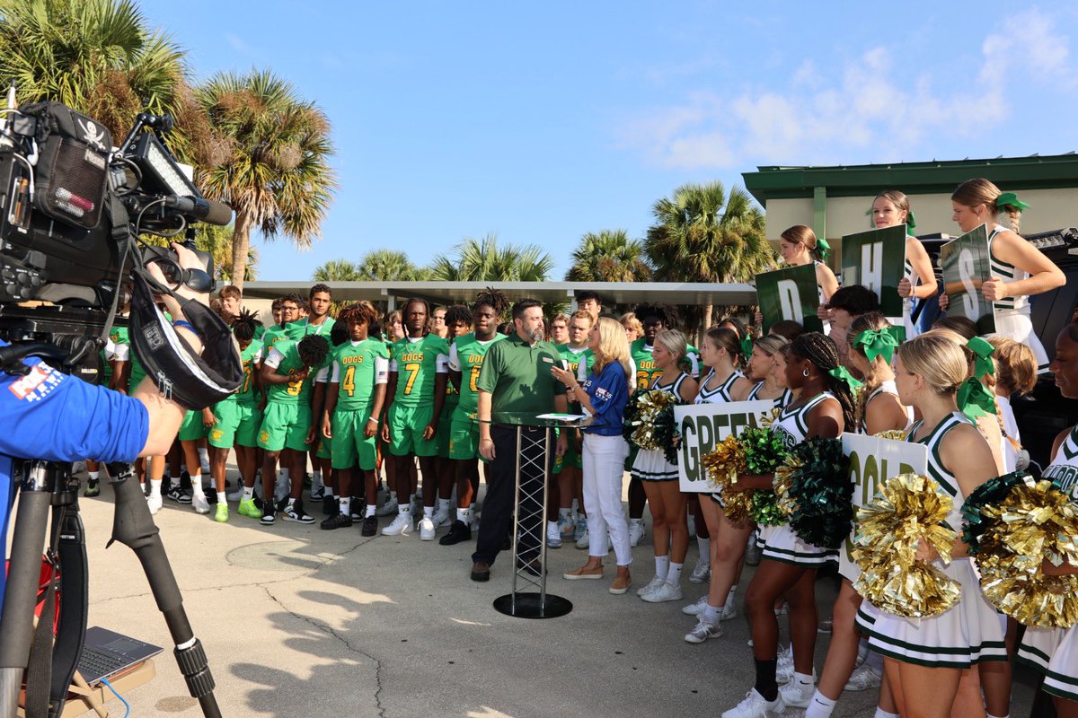 🏛️🗣️ Join us in welcoming <a href="/CityofDeLand/">City of DeLand</a> Mayor Chris Cloudman to our <a href="/fox35orlando/">FOX 35 Orlando</a> live segment at DeLand High School (<a href="/delandbulldogs/">DeLand High Bulldogs</a>). Tune in to catch his insights and support for the Bulldogs as they gear up to face Mainland tonight. Community pride at its finest!