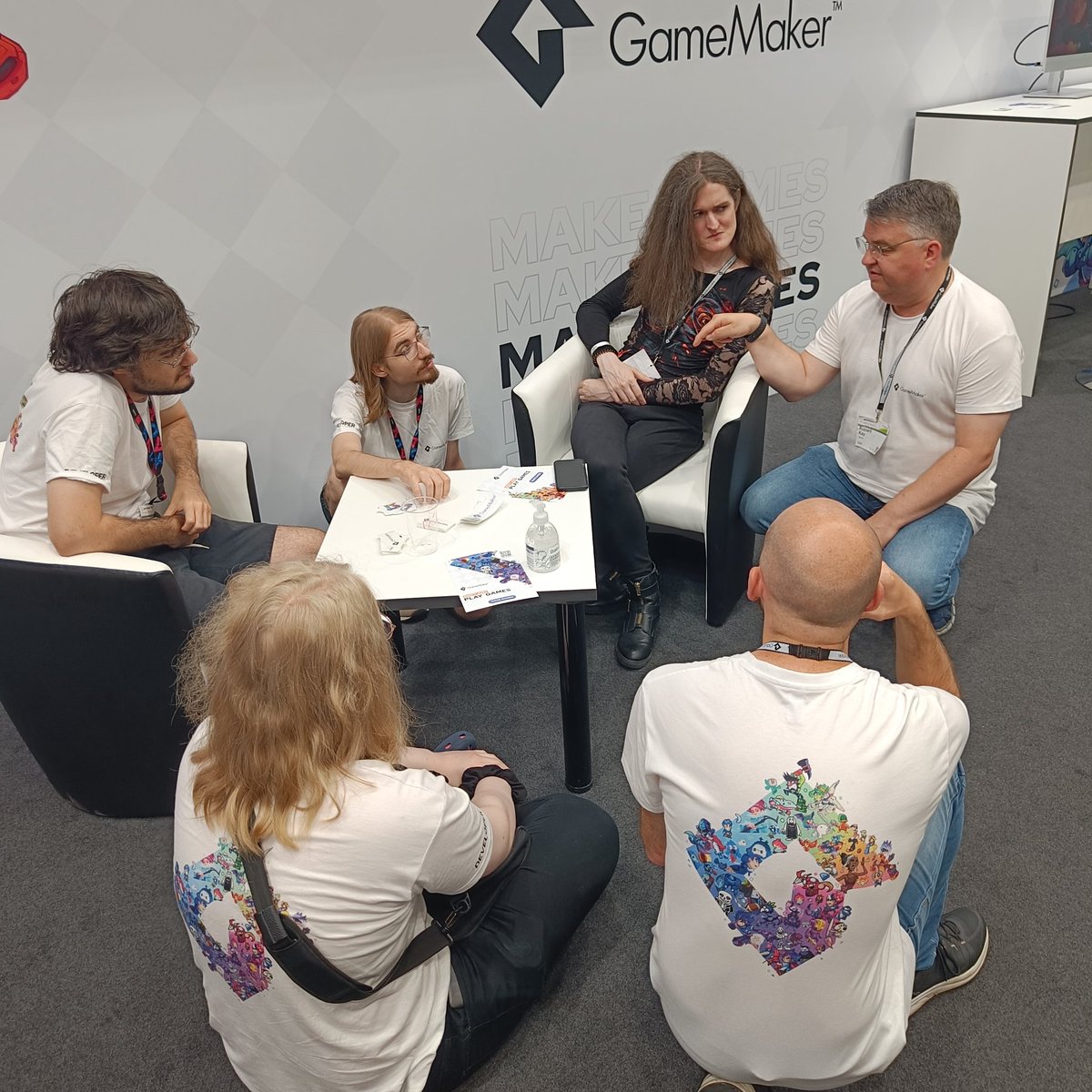 Our wonderful developers are ready for #gamescom2023 day 3 (plus getting all the upcoming GameMaker secrets from Russell) 🙌🙏