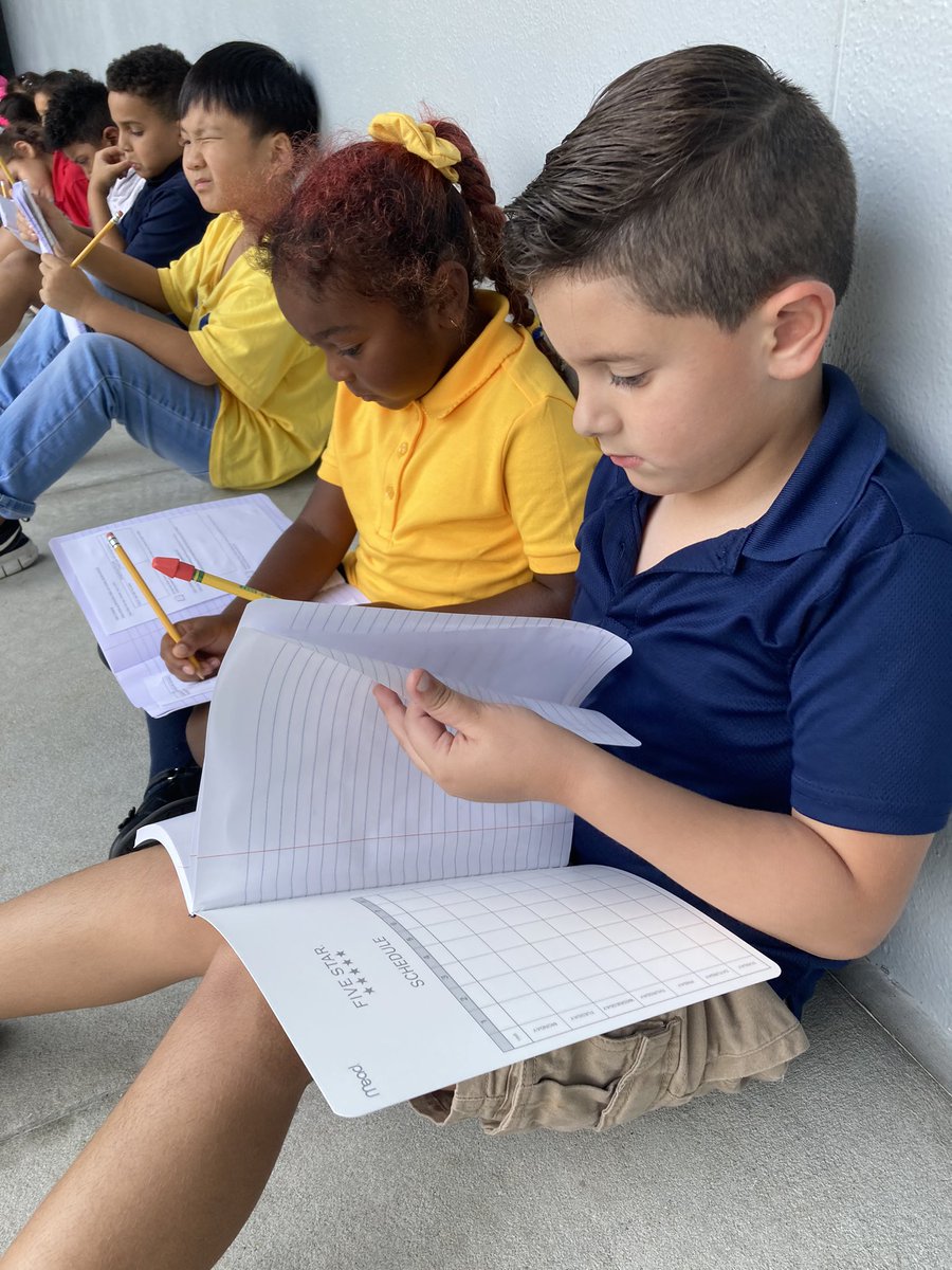 NReneau010's tweet photo. Ms. Carter’s 1st grade scientists went outside to practice making observations using their senses! They made sure to record their observations with words and pictures in their science notebooks! @TwinLakes_HCPS @WeAreHAEST https://t.co/VbuP6Wq7NZ