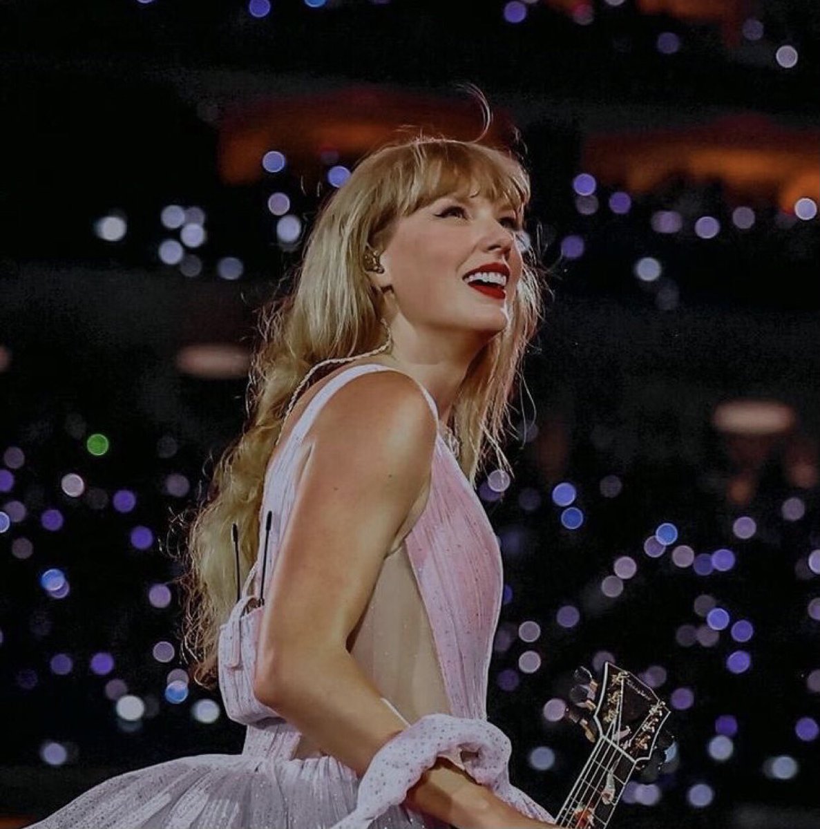 kasylongauthor's tweet photo. First celeb, outfit, quote, & aesthetic pic is your vibe.
I love this! 🥰
#TaylorSwift #aesthetic #PinterestTrend https://t.co/z6WJ84pDPc
