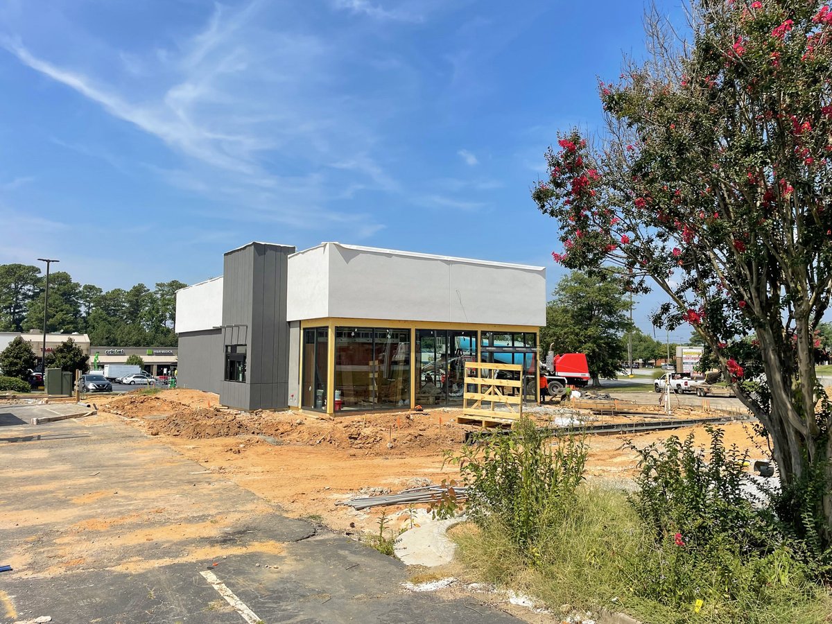 Stafford_Prop's tweet photo. We know that guac is extra, and we're extra-excited to see the progress of this Chipotle at our Pleasant Hill Point shopping center in Lawrenceville, Georgia. Did you spot the "Chipotlane" service window? #realestatedevelopers #shoppingcenters #chipotle  #chipotlane https://t.co/5sagFrbzsQ