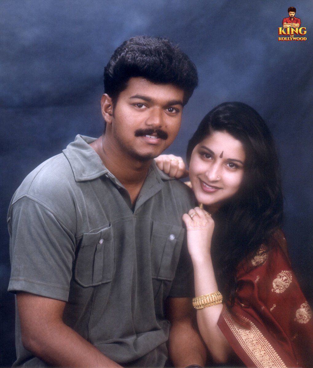 m_gajan's tweet photo. Happy 24th Wedding Anniversary to Anna &amp; Anni💐
Exclusive Unedited Still!
Drive:  https://t.co/oOkeRrXJDB
@actorvijay | @Jagadishbliss | #Leo https://t.co/KXX804d9cz