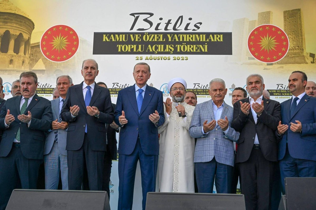 Genel Başkanımız Sayın Zekeriya Yapıcıoğlu, Cumhurbaşkanımız Sayın Recep Tayyip Erdoğan’la birlikte Bitlis Kamu ve Özel Yatırımları Toplu Açılış Töreni'ne katıldı. #KutluYürüyüş #HÜDAPAR