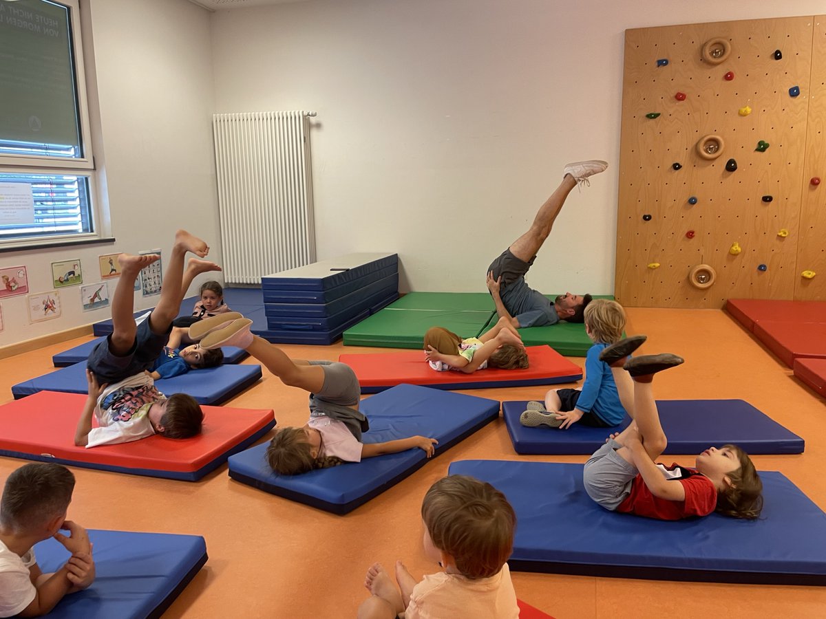 Die #KitaPolitikTage gehen weiter: Heute mit Fabian Sauer aus #München-Bogenhausen. Denn gesunde Ernährung, motorische Bildung und Kreativität brauchen gut ausbildete pädagogische #Fachkräfte. <a href="/Gruene_Bayern/">GRÜNE Bayern</a> <a href="/GrueneLandtagBY/">GrüneFraktionBayern</a> #ltwBayern2023 <a href="/twKITAbot/">twKITAbot</a> <a href="/paritaet_bayern/">Der Paritätische in Bayern</a>