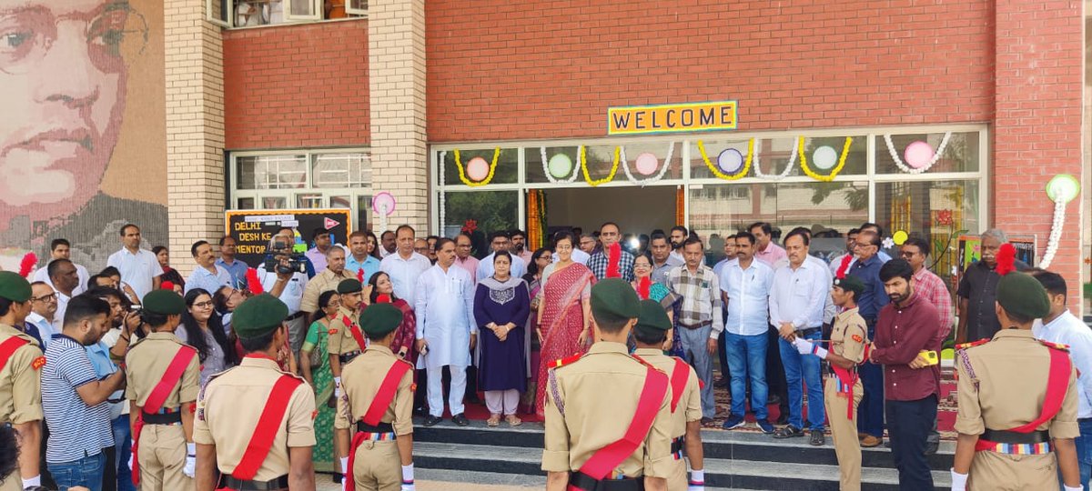 दिल्ली की शिक्षा मंत्री सुश्री आतिशी जी ने आज  मेरी त्रिनगर विधानसभा क्षेत्र के कोहाट एन्क्लेव में केजरीवाल सरकार द्वारा बनाए गए शानदार Dr B R Ambedkar School of Specialised Excellence का उद्धाटन किया l