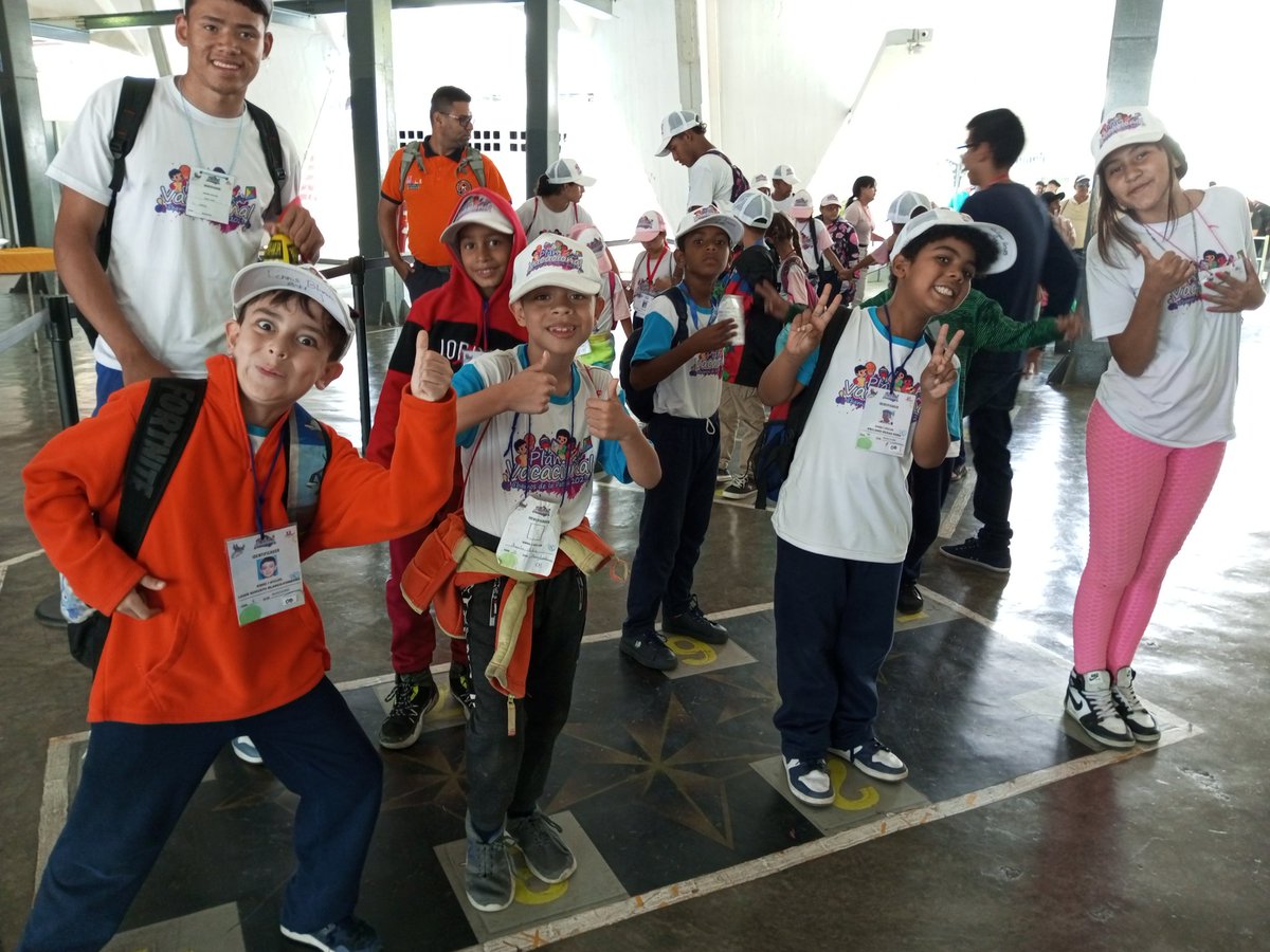 Entérate|| Seguimos disfrutando de la alegría vacacional con el 4to día del Plan Vacacional "Chamos de la Patria" de 7 a 9 años, dirigido a los hijos e hijas de los trabajadores del Gobierno de Caracas. 
.
<a href="/Nahumjfernandez/">Nahum Fernandez</a> <a href="/AlexanderNebre2/">Alexander Nebreda</a> 
#25Ago #MundoMultipolarYPluricéntrico