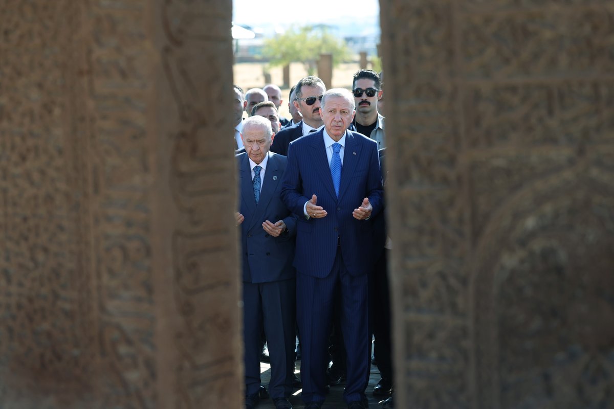 RTEdijital's tweet photo. Yurdun tapusu, fetihlerin kapısı Ahlat! 🇹🇷 @RTErdogan https://t.co/zk0qlMbZi0