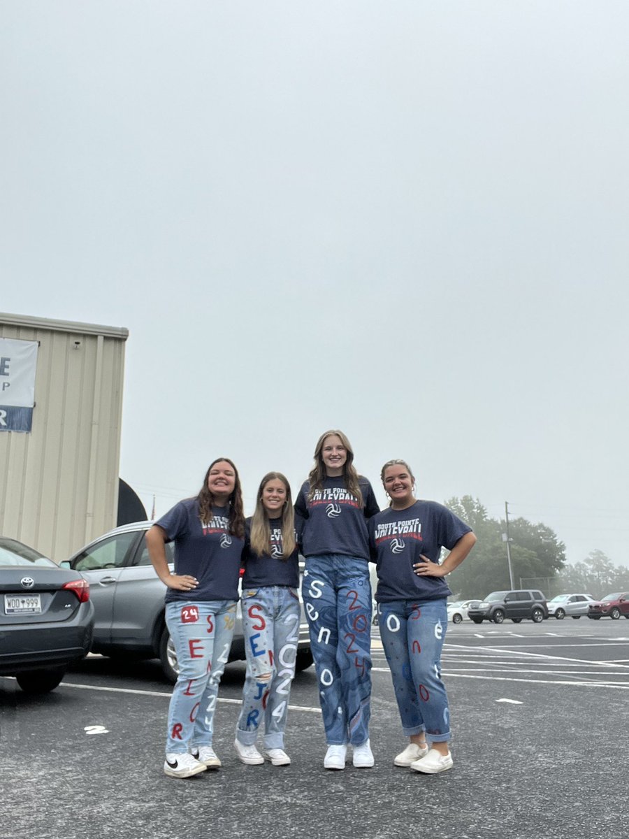 apope_11's tweet photo. SCHOOL SPIRIT DAY for the first volleyball game of the season  against Maranatha @ 5:15!!! LETS GO LADY PATRIOTS❤️💙🤍 https://t.co/BwNfUpr9HE