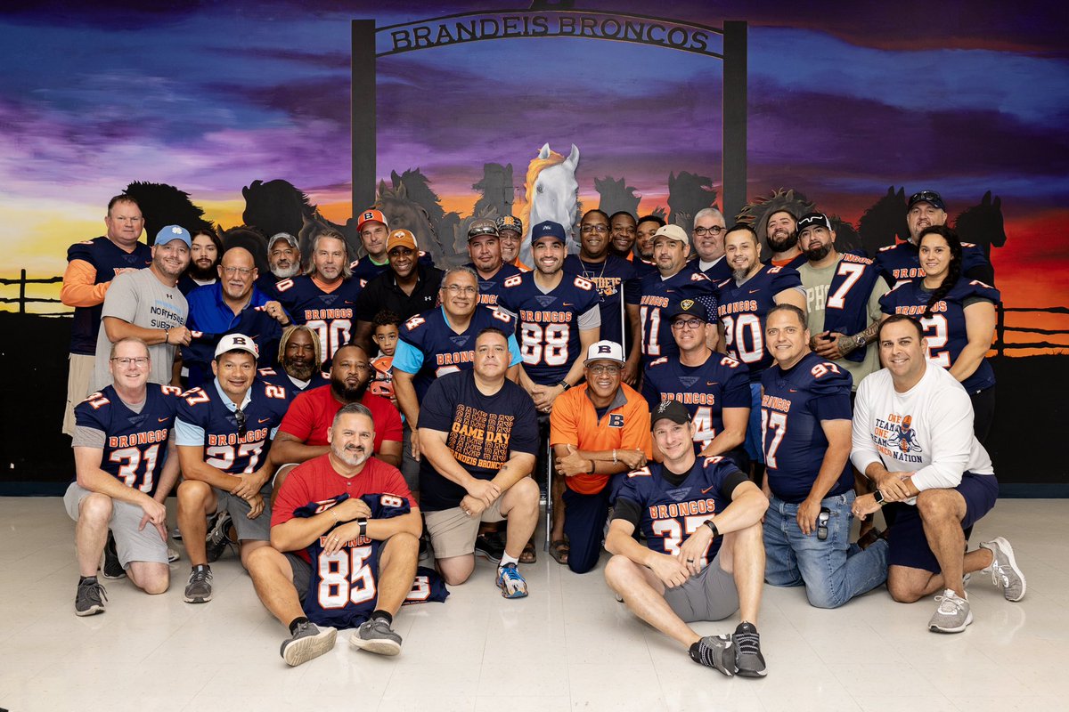 robinjansky's tweet photo. Decals with Dads Photos available to download. Just click on the link and follow the instructions. #traditions #crush #decalswithdads
@BroncosBrandeis
https://t.co/nLp9vHimhM https://t.co/zTHEruYJ0N