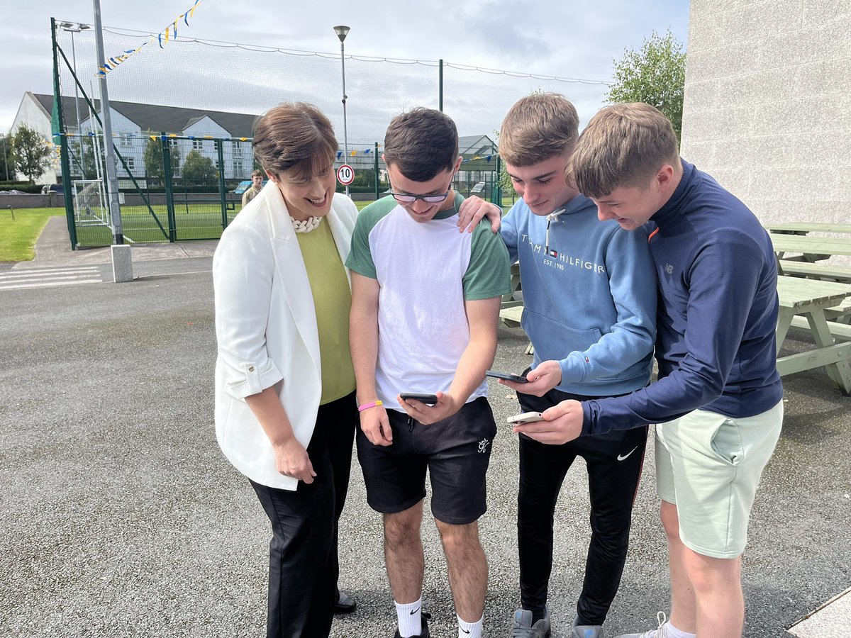 NormaFoleyTD1's tweet photo. Great Buzz this morning at @thegreencbs Tralee. Delighted to meet so many students, parents and teachers and to have the opportunity to congratulate them in person on their Leaving Certificate achievements. Heartfelt congratulations to Cian Heaslip on his fantastic Gaisce award. https://t.co/y8f6UPDvwu