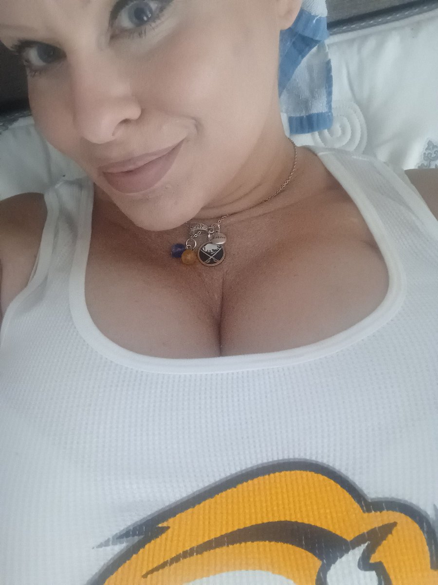 LynnetteTam825's tweet photo. Waiting on 🏒 https://t.co/qtlOEAOvoM