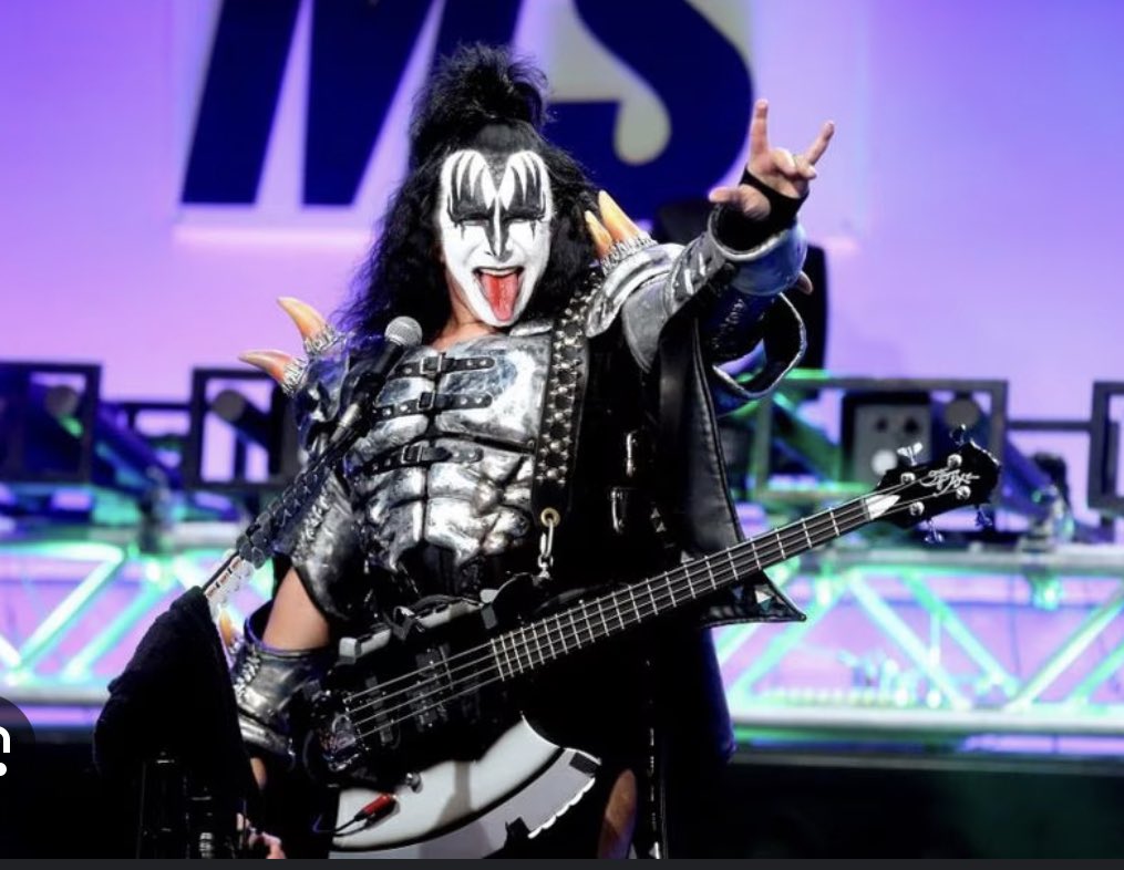 cris_con_tilde's tweet photo. Happy-B @genesimmons 🎸🤘 @kiss #kiss #GeneSimmons https://t.co/lh7PZDrQ9x