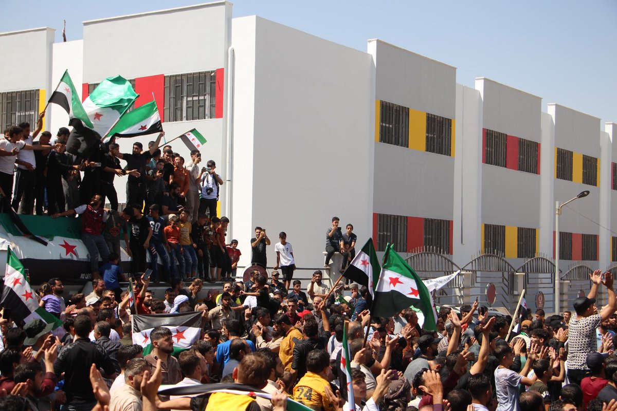 syrianetf's tweet photo. Today's massive demonstration in the city of Al-Bab in the northern countryside of Aleppo governorate, Syria. 

#الثورة_السورية_العظيمة https://t.co/JqEVDXnX6A
