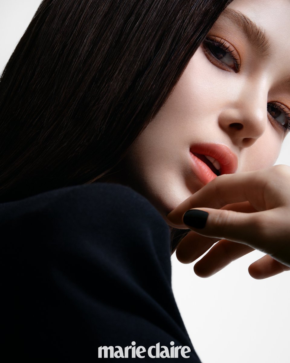 NewJeans_ADOR's tweet photo. 🖤 @yslbeauty 

#광고 #입생로랑뷰티 #꾸뛰르미니클러치 
#NewJeans #뉴진스 #DANIELLE #다니엘 https://t.co/wYaeNNyxrN