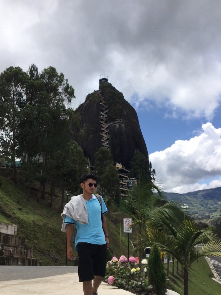 steve_pedraza's tweet photo. Guatape 🚀⛰                                        La aventura vale la pena, siempre. https://t.co/J3jSOfneBT