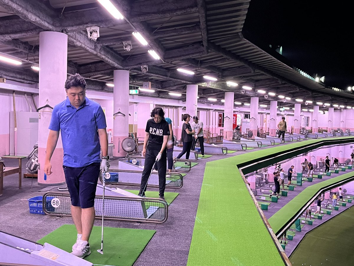 ballpark_golf's tweet photo. 今夜の『支配人と一緒に練習会』
6名のお客様にご参加いただきました。
お疲れ様でした。
今夜は、女性同士のアドバイスが熱かった!皆さん、向上心が高いのです!!
負けるな、男性陣。。。
#ボールパーク
#相模原ボールパーク
#ゴルフ練習場
#深夜営業ゴルフ練習場
#RapsodoMLM
#初心者ゴルファー https://t.co/WJKrTCxAWo