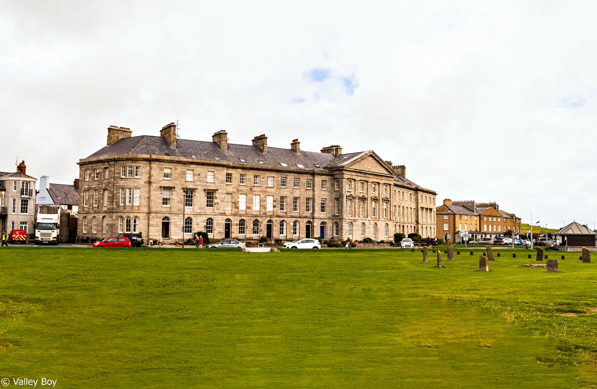 Victoria Terrace in Biwmaris, 19th century Georgian townhouses of national importance, on Ynys Môn. @Ruth_ITV @AngleseyScMedia @ItsYourWales @NWalesSocial @northwaleslive @OurWelshLife @northwalescom @AllThingsCymru #YnysMôn #Anglesey #Biwmaris #Beaumaris #GeorgianTerrace #Wales