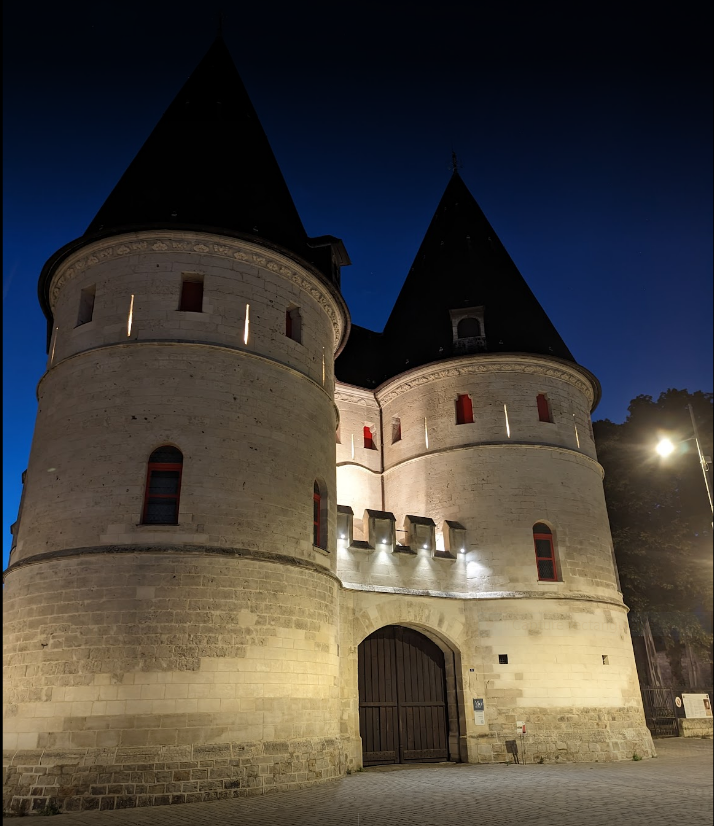MUDOOise's tweet photo. #AuMudo #photography 
Un soir d'été à Beauvais.
Photo : Andrew Telesco, août 2023 (compte Google du musée).
#museedepartementaldeloise #envisite #photo #Beauvais #museesdeshautsdefrance #oiseledepartement https://t.co/48vYj10tes