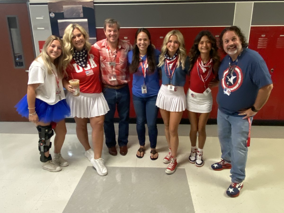 Marcus_HS's tweet photo. Patriotic Spirit day today! https://t.co/MGZ8SNDXHG