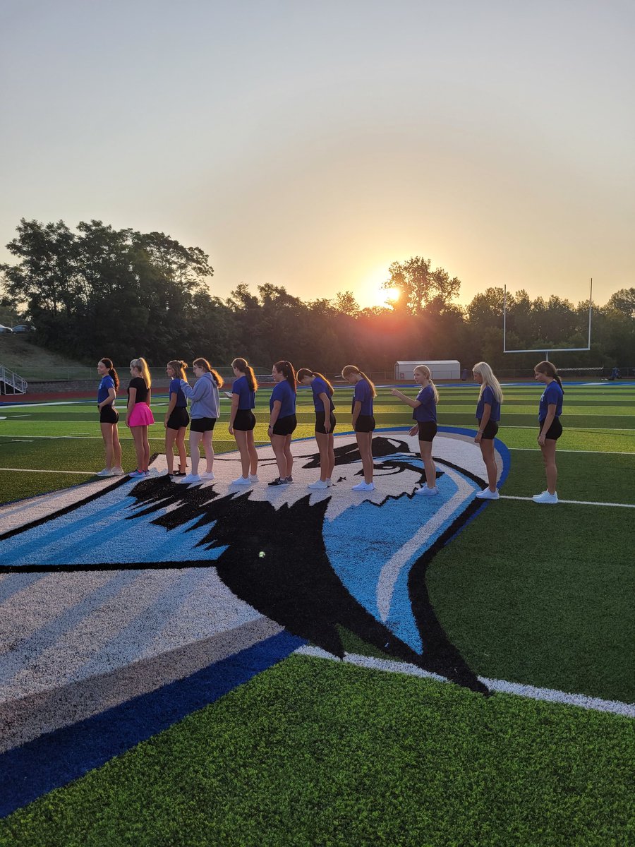 JHS_R7_Dance's tweet image. Sunrise on the field prepping for tonight's performance.