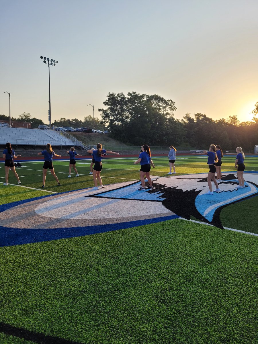 JHS_R7_Dance's tweet image. Sunrise on the field prepping for tonight's performance.