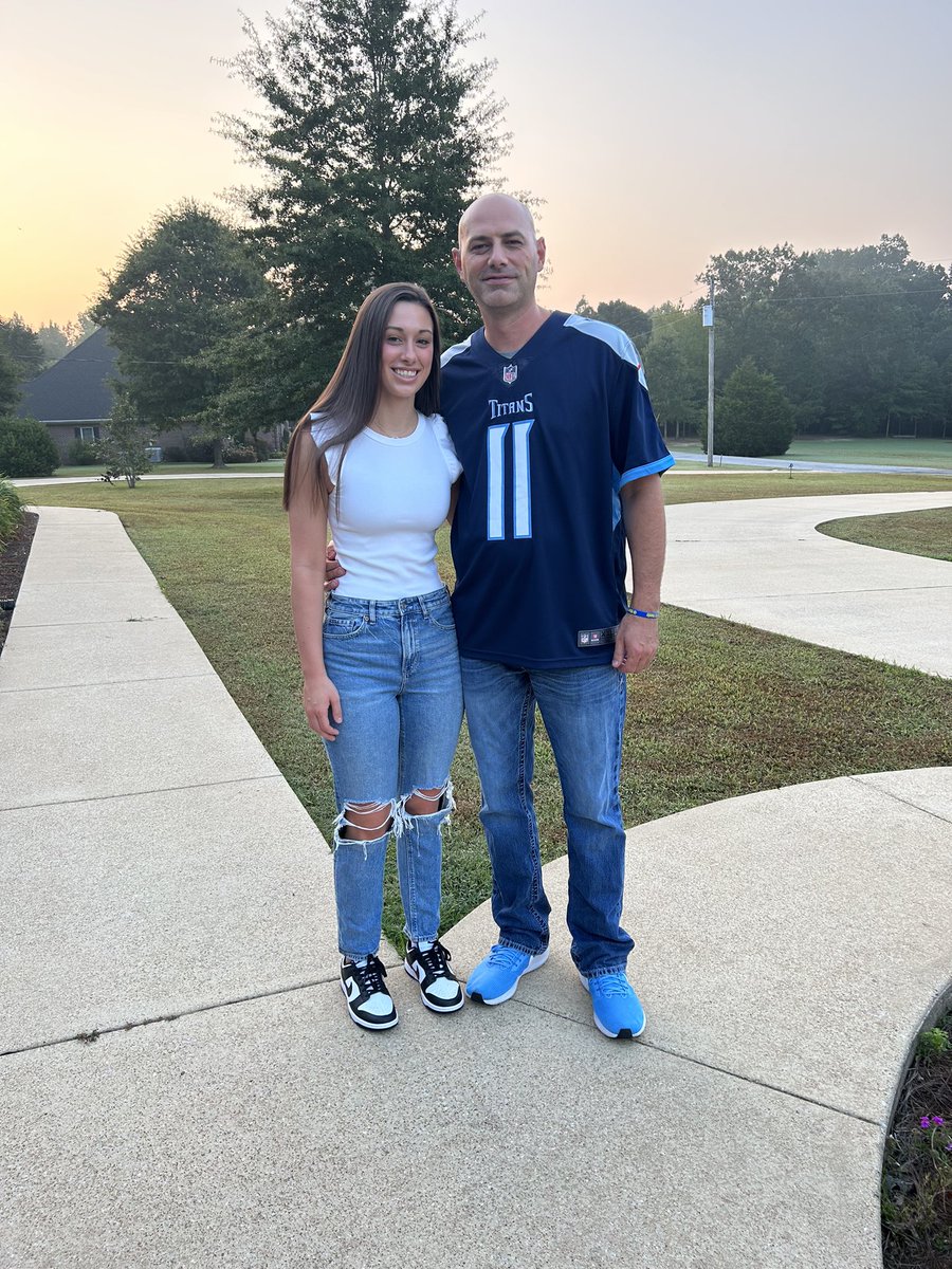 chipjoh31267935's tweet photo. Happy 19th 🎂🎉to my favorite High School Senior ‼️So thankful for the opportunity and blessing to  👀 you 📈in the grace and knowledge of Christ ‼️#bigpartofmyWHY #lastyearintheteens #thankfuldad https://t.co/TCkVWSPBEm