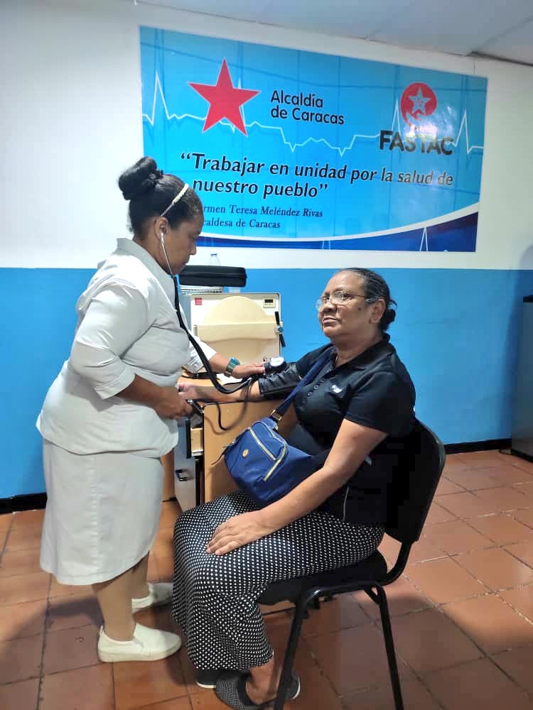 FastacVe's tweet photo. Desde el Centro Médico de @Supra_Ccs Base Artigas brindamos los servicios de Medicina General, Odontología, Ginecología y Enfermería para todos los trabajadores de la Alcaldía de Caracas.
#FastacContigo
@NicolasMaduro
@AlcaldiaDCcs
@gestionperfecta
@FastacVe
@Dr_Gilberto14 https://t.co/T4eIN0ne2r