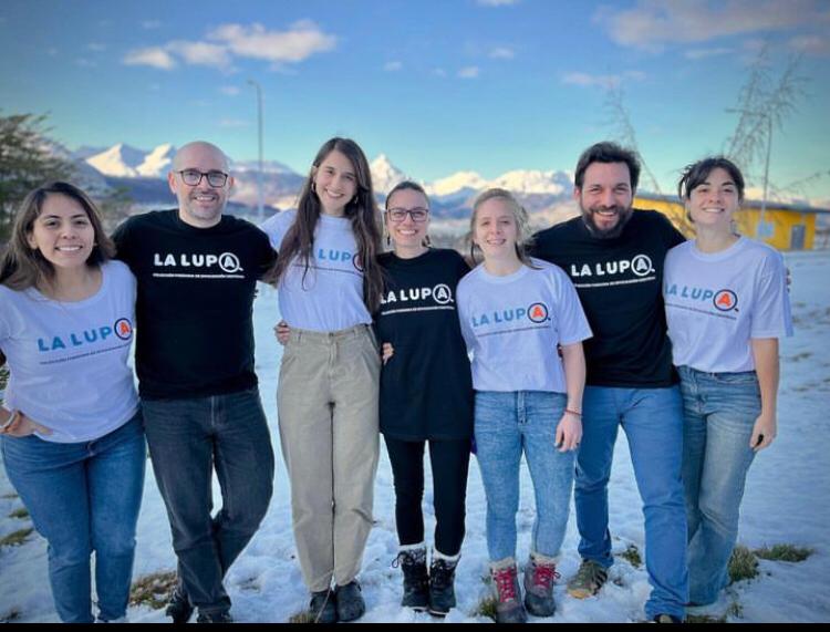 FerCSantiago1's tweet photo. Hoy nos ponemos la camiseta de la divulgación científica #cienciaargentina #cadic #conicet #divulgacion #divulgacioncientifica #ushuaia #tierradelfuego #patagonia https://t.co/wSip4WttkA