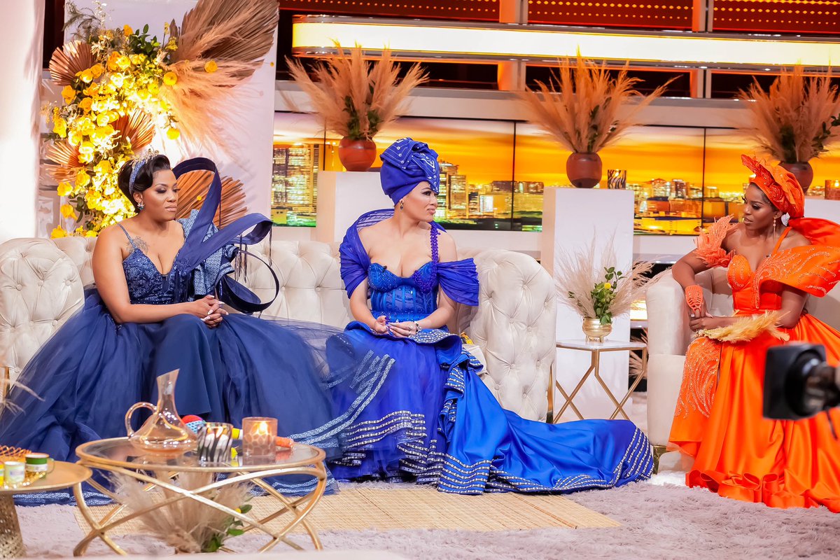 nonoevents's tweet photo. The Real Housewives of JHB
#RHOJs3 #RHOJReunion #RHOJReunionDeco #RHOJs31Magic #TVProduction #TVShowDeco
Thank you @TheeSonia @SoniaMbeleFilms @1MagicTV ๐
#Launch #WatchParty #Celebrations
#Deco #Candles #Flowers
#NonoEvents https://t.co/MaxvguDZSh