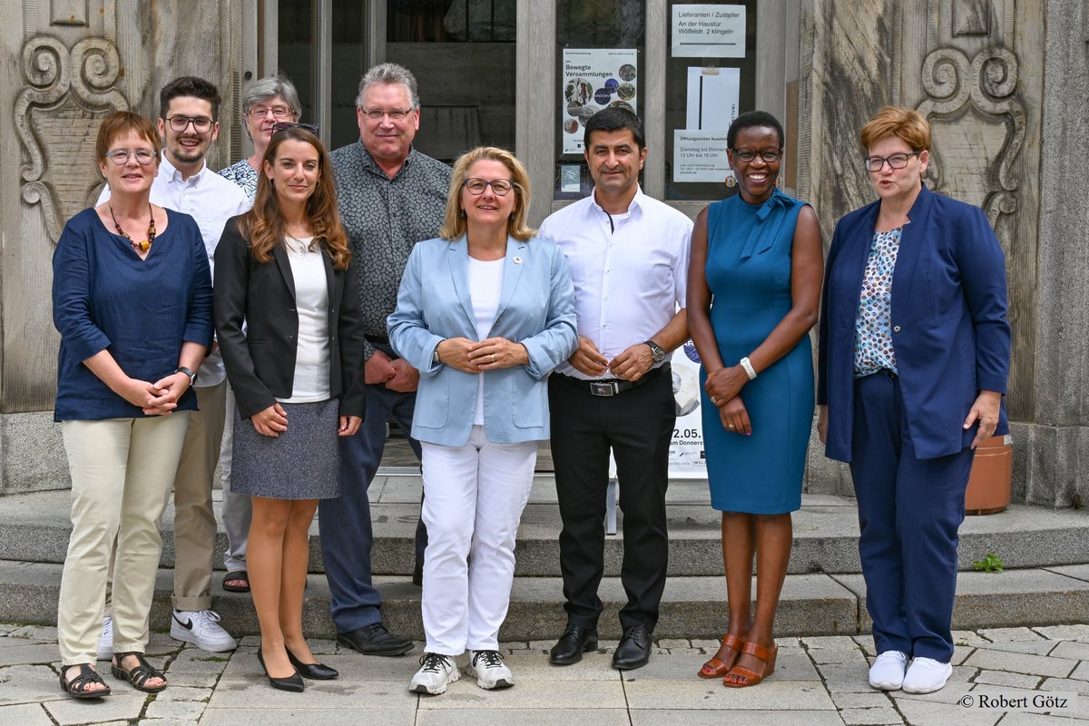Mit unserer #Afrika-Strategie setzen wir auf mehr Wissen, persönliche Begegnungen, Kontakte &amp; Netzwerke. Entwicklungsministerin <a href="/SvenjaSchulze68/">Svenja Schulze</a> besuchte das Institut für Afrikastudien &amp; das Iwalewahaus der <a href="/unibt/">Universität Bayreuth</a> als Orte, die diesen Austausch und Perspektivwechsel fördern.