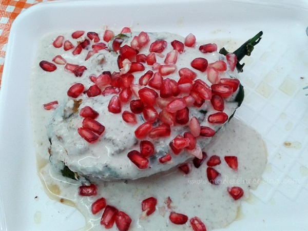 CarlosEn917Mix's tweet photo. El #ChileEnNogada de los platillos típicos de la gastronomía mexicana. Llamado el "platillo mexicano por excelencia". Esta semana te invito a compartir la foto de este platillo de temporada usando #EsDeChavoRock como lo haces #SandyMora #JorgeLeal #LeonSanchez https://t.co/FnPJbqgBw7