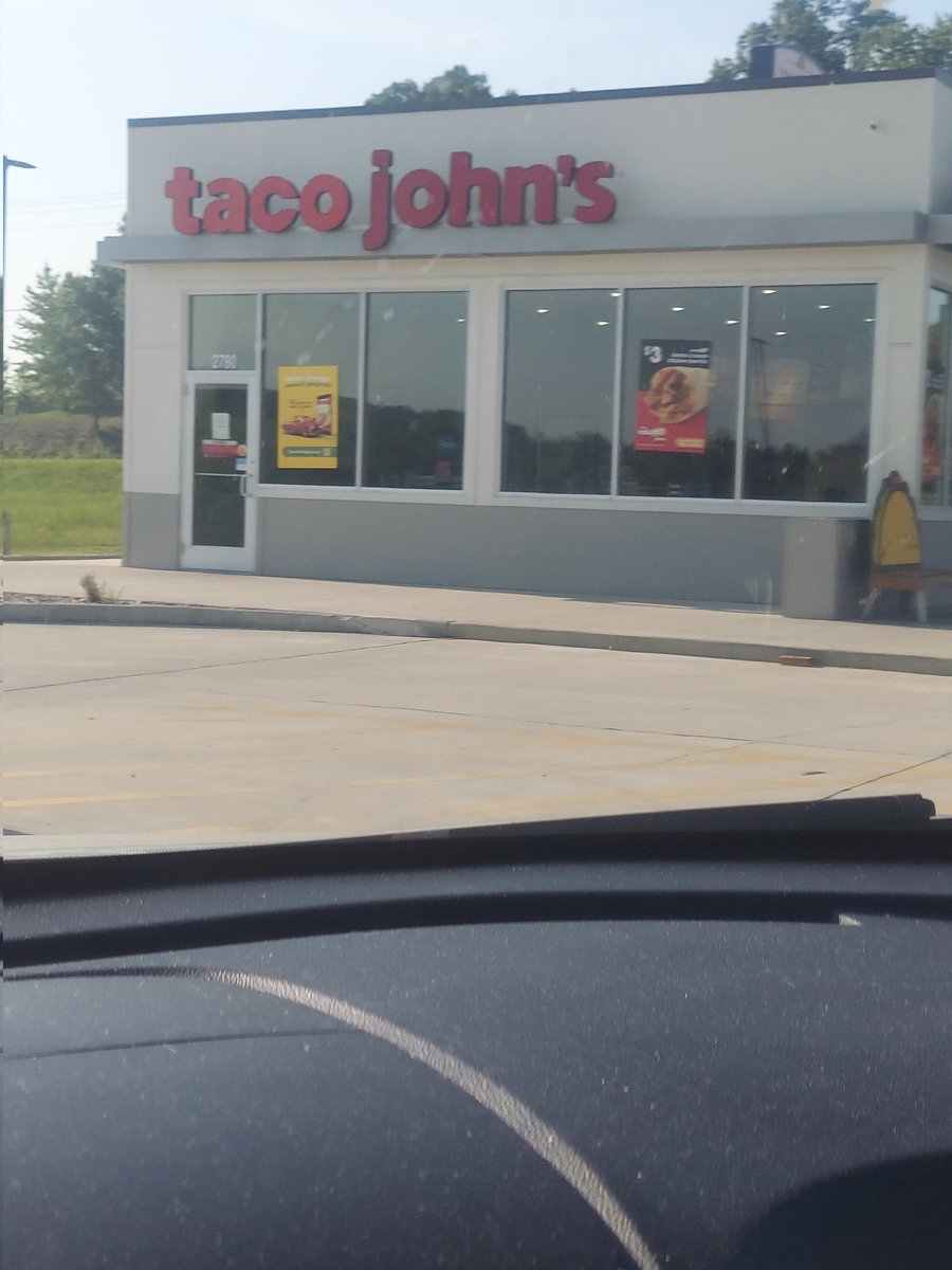 JasonRe73985713's tweet photo. In Poplar Bluff MO, or popular bluff whichever. https://t.co/RhAq2mMdy2